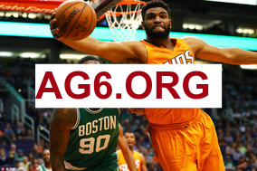 美记：浓眉左手受伤，在球员通道内痛苦地弯下了腰